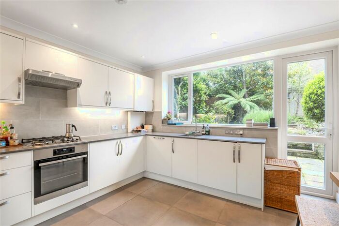 2 Bedroom Flat To Rent In Queens Drive, Finsbury Park, London, N4