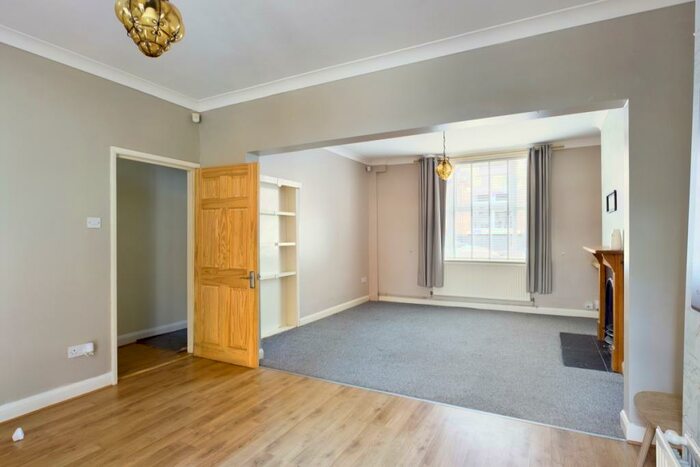 3 Bedroom Terraced House To Rent In Bath Road, Kettering, Northamptonshire, NN16