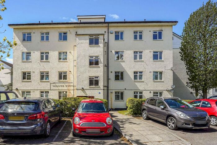 3 Bedroom Flat To Rent In Kingsnympton Park, Kingston Upon Thames, KT2