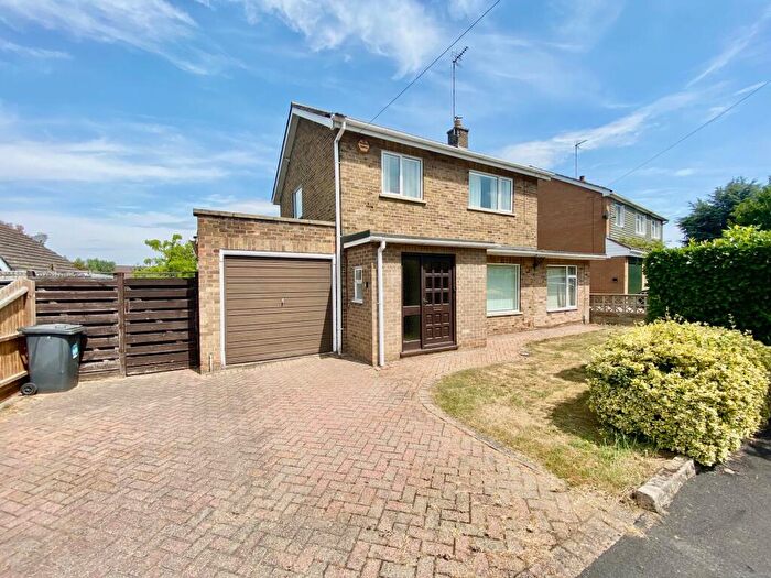 3 Bedroom Detached House For Sale In Royston Avenue, Orton Longueville, Peterborough, PE2