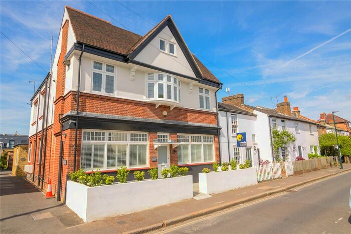 1 Bedroom Flat To Rent In Second Cross Road, Twickenham, Uk, TW2