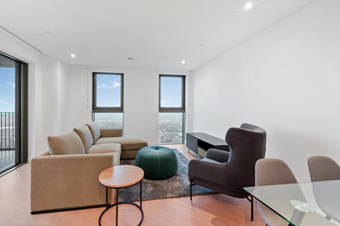 3 Bedroom Apartment To Rent In One Thames Quay, Marsh Wall, E14