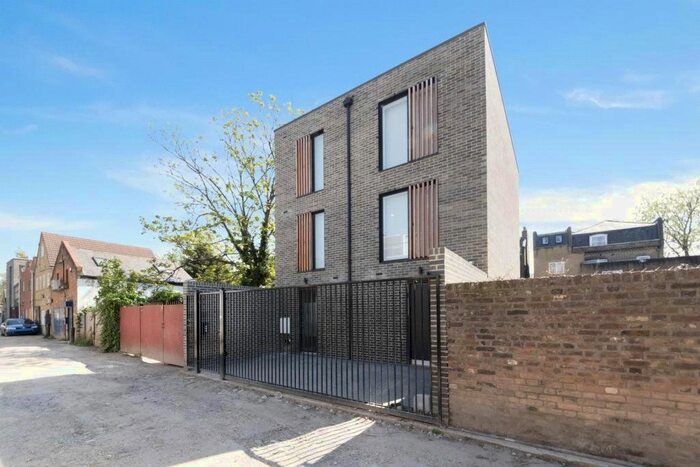 5 Bedroom Detached House To Rent In Sprowston Mews, London, E7