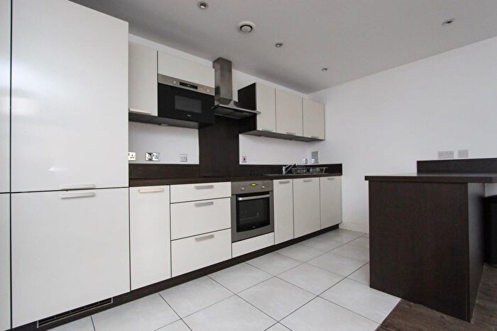 3 Bedroom Flat To Rent In Fairmont House, Albatross Way, Canada Water, Greater London, SE16