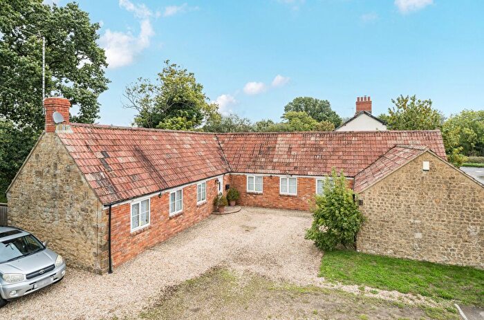 4 Bedroom Bungalow For Sale In Clapton, Crewkerne, Somerset, TA18