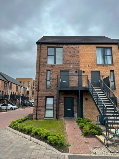 2 Bedroom Flat To Rent In Cunningham Square, Portobello, Edinburgh, EH15