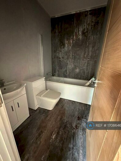 2 Bedroom Flat To Rent In High Street, Coleshill, Birmingham, B46