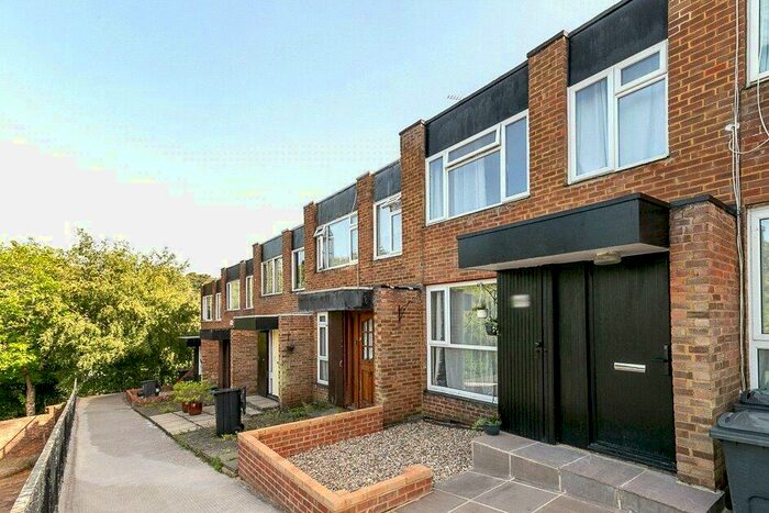 3 Bedroom House To Rent In Deepfield Way, Coulsdon, Surrey, CR5