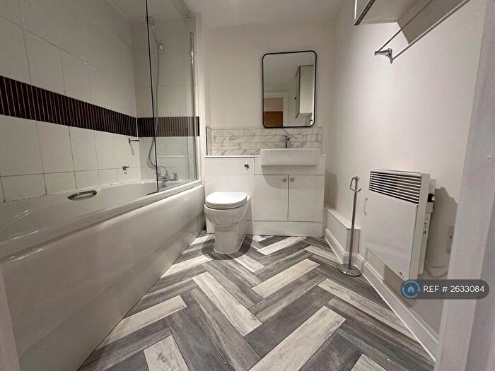 2 Bedroom Flat To Rent In Foundry Court, Slough, SL2