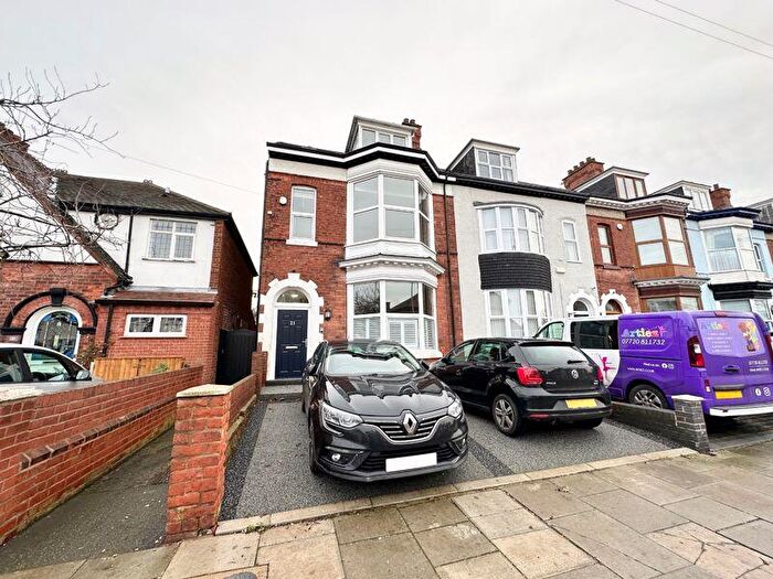 5 Bedroom End Of Terrace House For Sale In Queens Parade, Cleethorpes, DN35