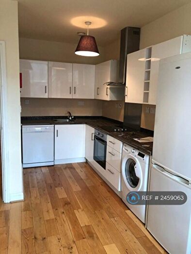 3 Bedroom Flat To Rent In Hornsey Road, London, N7