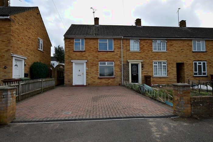 2 Bedroom Property To Rent In Russells Avenue, Rainham, Gillingham, ME8