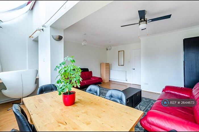 3 Bedroom Maisonette To Rent In Bywater Place, London, SE16