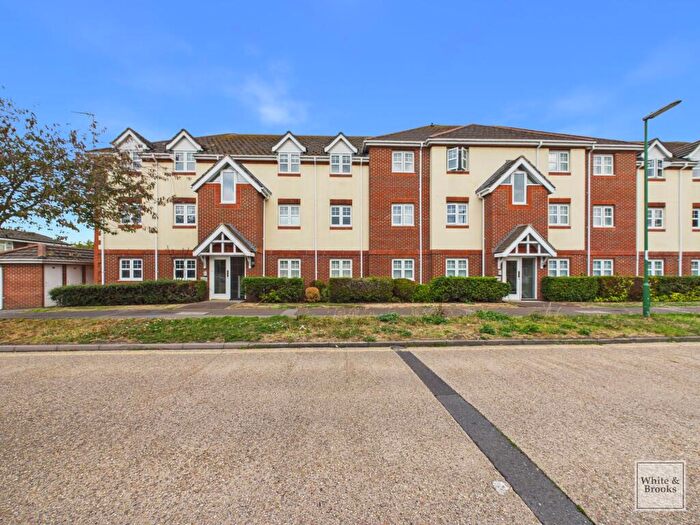 2 Bedroom Apartment For Sale In Bewick Gardens, Chichester, PO19