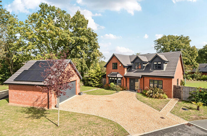 4 Bedroom Detached House For Sale In Greenacres Gate, Pamber Green, Hampshire, RG26