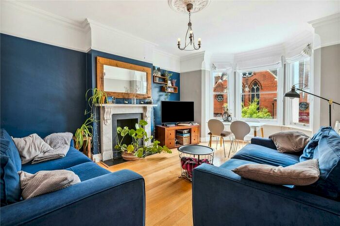 2 Bedroom Apartment To Rent In Malwood Road, London, SW12