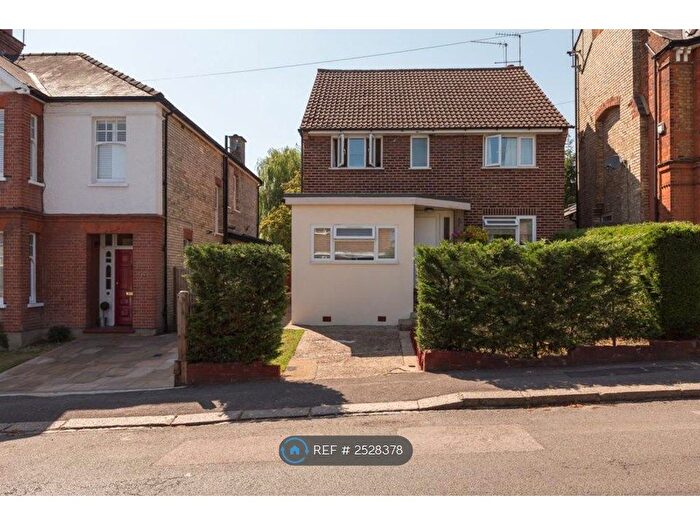 2 Bedroom Maisonette To Rent In Woodville Road, Barnet, EN5