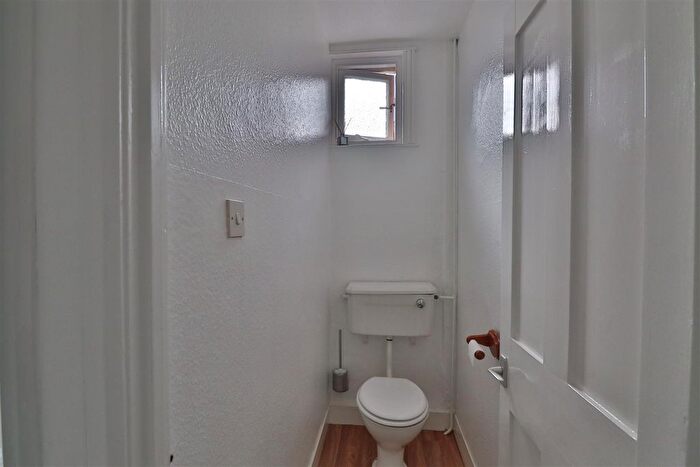 1 Bedroom Flat For Sale In Kingsland Road, Broadwater, Worthing, BN14