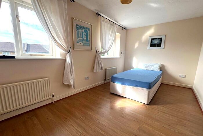 4 Bedroom House To Rent In Swansea Court, E16