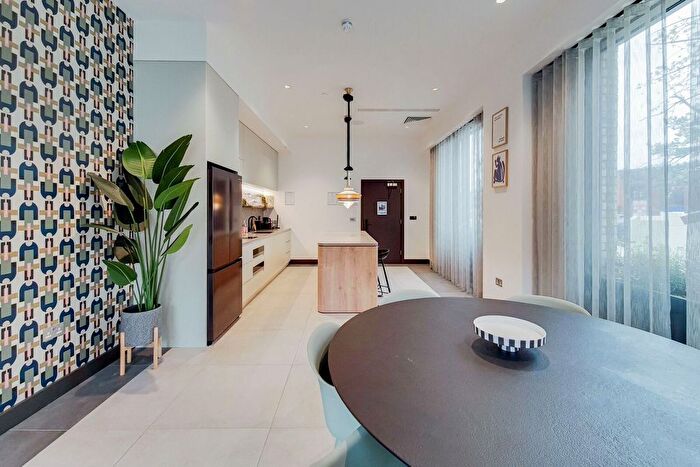2 Bedroom Flat To Rent In Uncle Southall, Southall, London, UB2