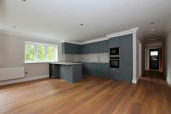 2 Bedroom Flat To Rent In Nicholas Court, Salisbury, SP1