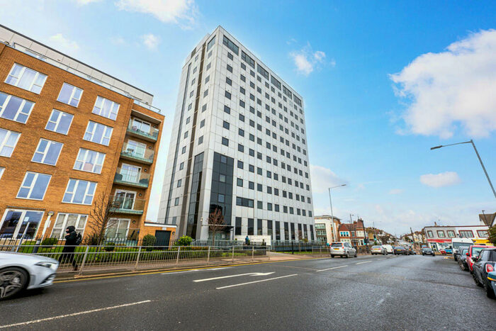 2 Bedroom Flat To Rent In Southchurch Avenue, Southend-on-sea, SS1