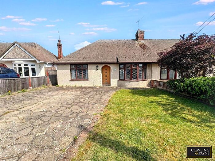 2 Bedroom Semi-Detached Bungalow For Sale In Deirdre Avenue, Wickford, SS12