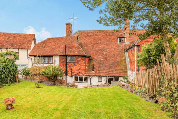 5 Bedroom Semi-Detached House For Sale In Eyhorne Street, Maidstone, ME17