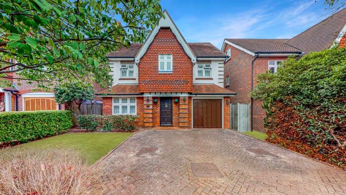 5 Bedroom Detached House To Rent In Wagtail Walk, Beckenham, BR3