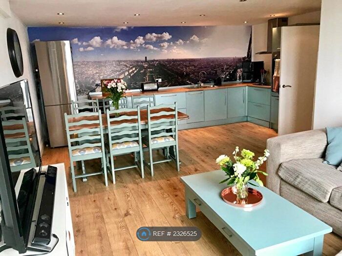 2 Bedroom Flat To Rent In Queenstown Road, London, SW8