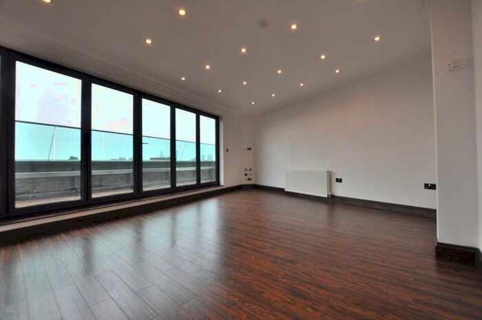 2 Bedroom Flat To Rent In Mare Street, London, E8