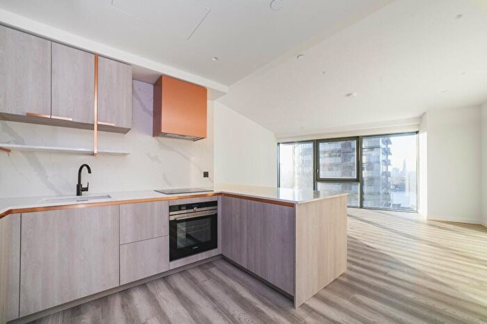 2 Bedroom Apartment To Rent In Marsh Wall, Canary Wharf, London, E14