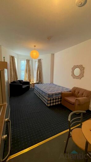 Studio To Rent In Park Parade, Willesden, NW10