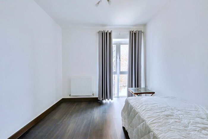 2 Bedroom Flat For Sale In The Causeway, Great Baddow, Chelmsford, CM2