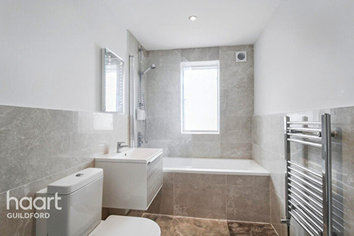 3 Bedroom Flat To Rent In Weydown Road, Haslemere, GU27