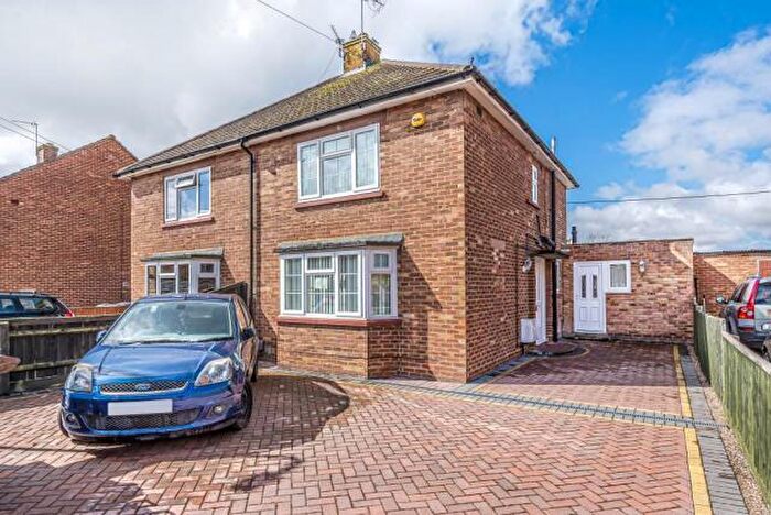 2 Bedroom Semi-Detached House For Sale In Spencer Avenue, Yarnton, Kidlington, OX5