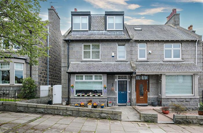 7 Bedroom Semi-Detached House For Sale In Devanha Gardens South, Aberdeen, AB11