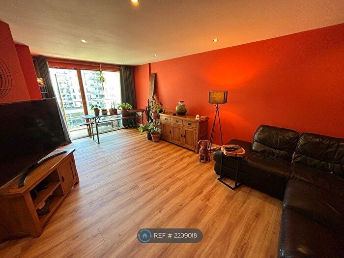 2 Bedroom Flat To Rent In La Salle, Hunslet, Leeds, LS10