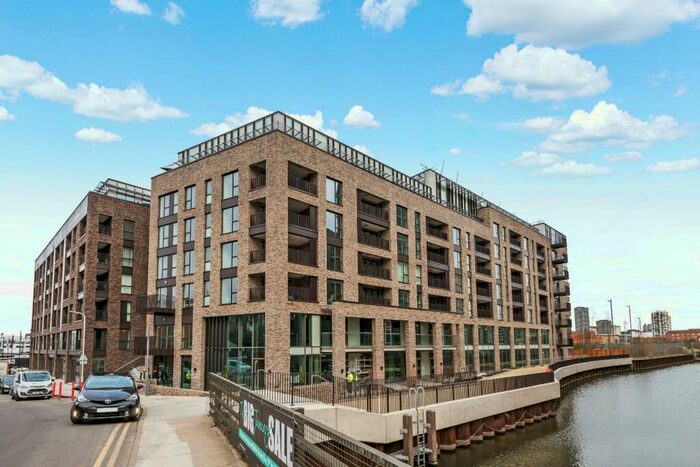 3 Bedroom Flat To Rent In Pavillion Court, London, E15