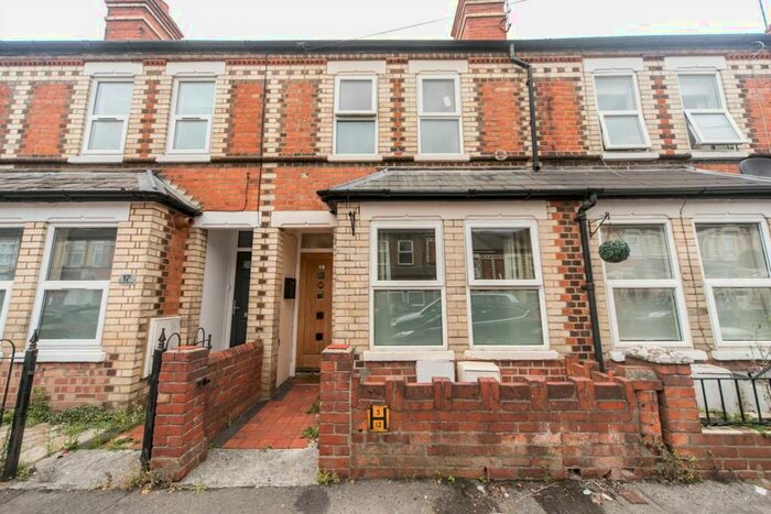 4 Bedroom House To Rent In Pitcroft Avenue, Reading, RG6