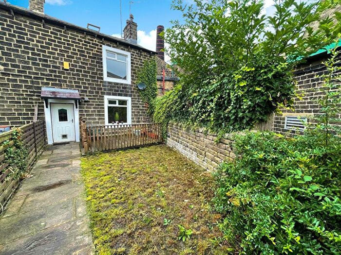 2 Bedroom Cottage For Sale In Mill Street, Cross Hills, BD20
