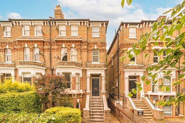 2 Bedroom Flat To Rent In Haven Green, Ealing, W5