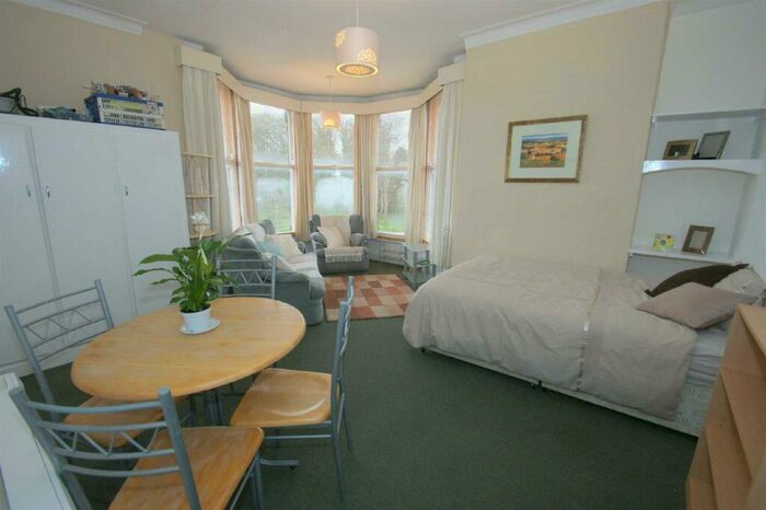 Studio To Rent In Oakwood Avenue, Oakwood, Leeds, LS8