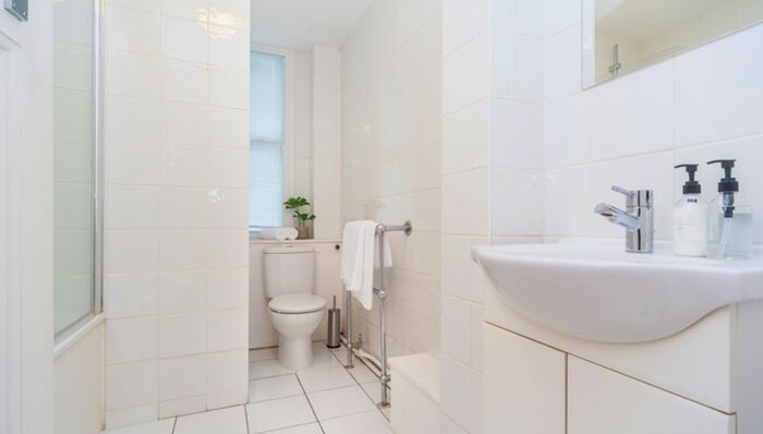 1 Bedroom Flat To Rent In Hill Street, London, W1J