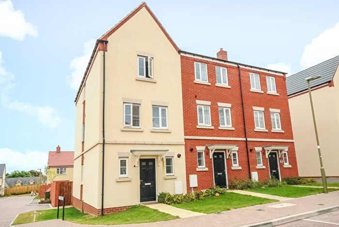3 Bedroom End Of Terrace House To Rent In Turner Drive, Botley, OX2
