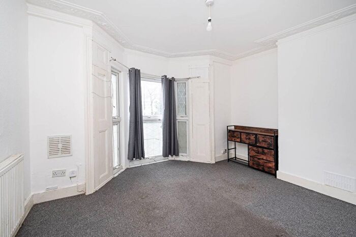 1 Bedroom Flat To Rent In Powerscroft Road, Hackney, London, E5