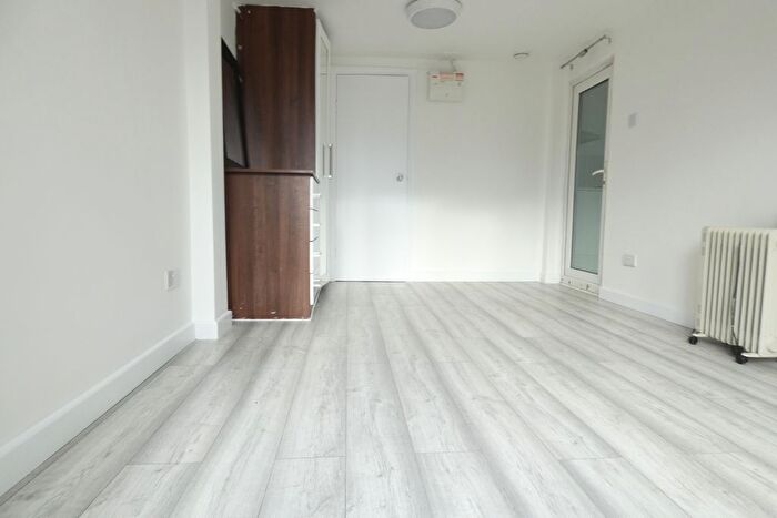 Studio To Rent In Staines Road, Bedfont, Feltham, TW14