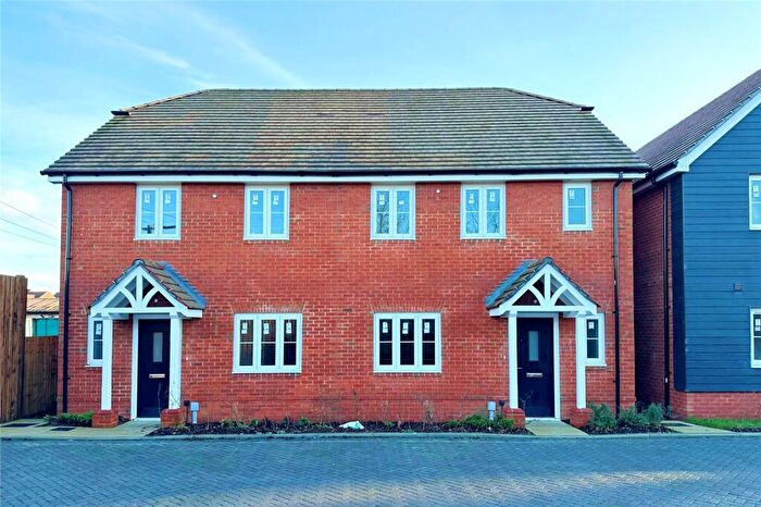 3 Bedroom Semi-Detached House For Sale In Fuggle Hop Close, Tongham, Farnham, Surrey, GU10