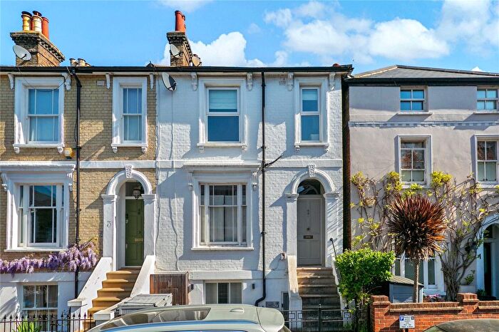 2 Bedroom Flat For Sale In Shaftesbury Road, Richmond, TW9