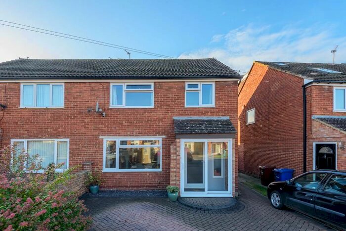 3 Bedroom Semi-Detached House To Rent In Kidlington, Oxfordshire, OX5